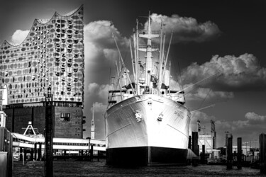 Fotografía titulada "Elbphilharmonie und…" por Thomas Hartstang, Obra de arte original, Fotografía digital