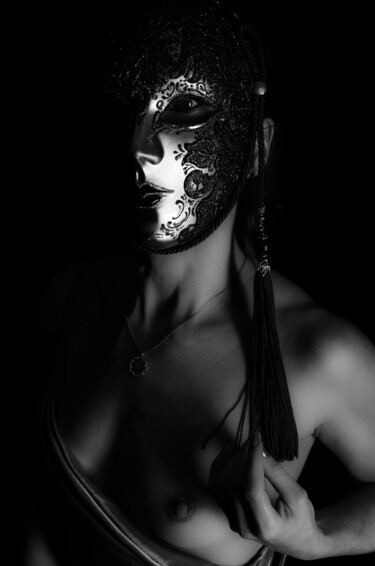 Fotografie mit dem Titel "Die Maskierte Frau" von Thorsten Fisseler, Original-Kunstwerk, Digitale Fotografie