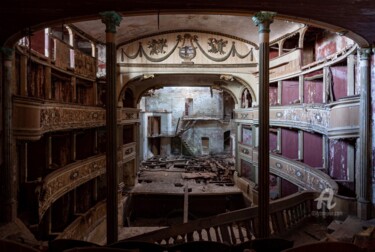 Fotografie getiteld "Teatro Balconi" door Time Machine, Origineel Kunstwerk, Digitale fotografie Gemonteerd op Aluminium