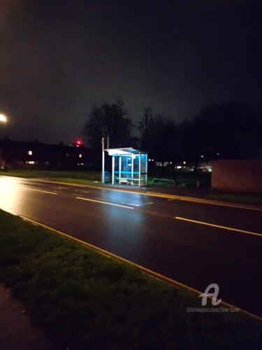 Fotografie mit dem Titel "Bus Stop" von Tina Lane, Original-Kunstwerk, Digitale Fotografie