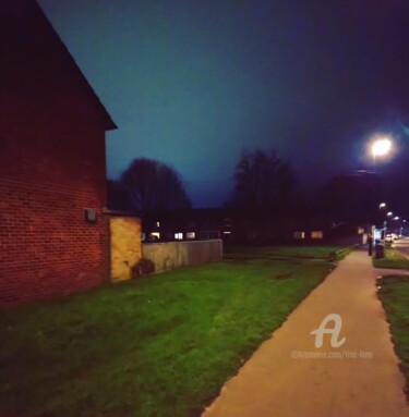 Фотография под названием "Evening Walk" - Tina Lane, Подлинное произведение искусства, Цифровая фотография