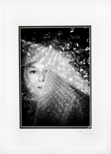 Photographie intitulée "Drowning... (in a s…" par Tina Lane, Œuvre d'art originale, Photographie numérique Monté sur Carton