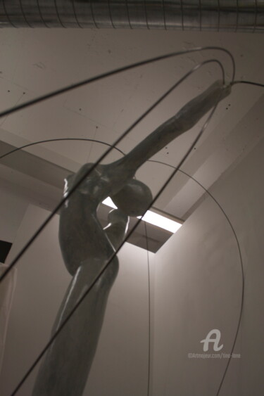 雕塑 标题为“Potential Energy” 由Tina Lane, 原创艺术品