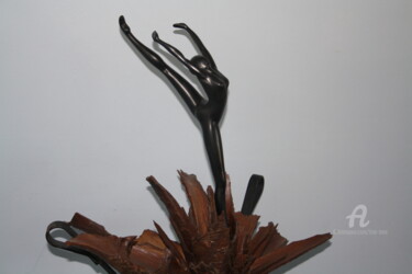 Sculpture intitulée "Dreams of Freedom I" par Tina Lane, Œuvre d'art originale