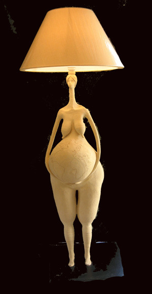 Sculpture intitulée "femme portant le mo…" par Yvonne Tison, Œuvre d'art originale