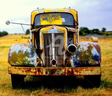 Fotografía titulada "Vieux camion." por Tito Villa, Obra de arte original