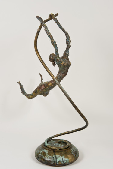 Sculpture titled "Accrochée" by G.Tivert-Gillemann, Original Artwork