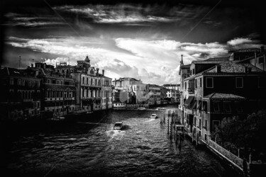 제목이 "Venice"인 사진 Traven Milovich로, 원작