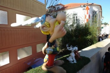 Escultura intitulada "'Asterix - Carnaval…" por Toni Ginja, Obras de arte originais
