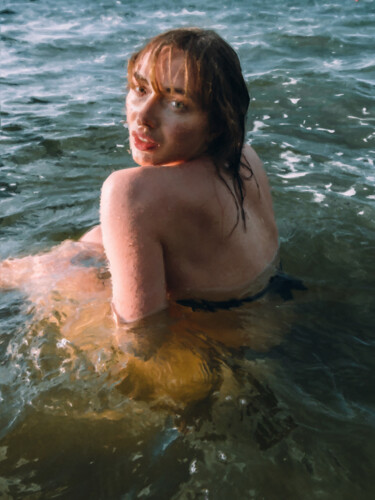 Ζωγραφική με τίτλο "Woman In The Sea Be…" από Tony Rubino, Αυθεντικά έργα τέχνης, Ακρυλικό Τοποθετήθηκε στο Ξύλινο φορείο σκ…