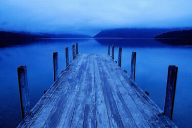 Malarstwo zatytułowany „Blue Dock Sunset Su…” autorstwa Tony Rubino, Oryginalna praca, Akryl Zamontowany na Drewniana rama n…