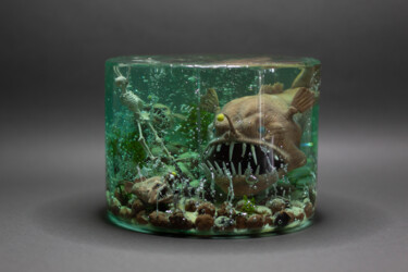 Escultura intitulada "Anglerfish VS skele…" por Tot_artstudio, Obras de arte originais, Resina