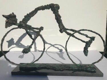 Скульптура под названием "Two more wheels" - Erno Toth, Подлинное произведение искусства, Бронза
