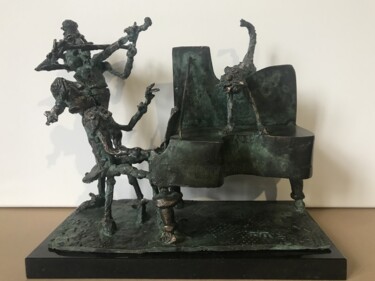 Skulptur mit dem Titel "Mozart and the cat" von Erno Toth, Original-Kunstwerk, Bronze