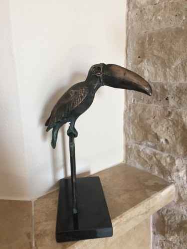 Skulptur mit dem Titel "Toucan" von Kristof Toth, Original-Kunstwerk, Bronze