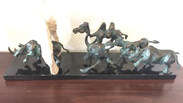 Skulptur mit dem Titel "Road to freedom" von Kristof Toth, Original-Kunstwerk, Bronze