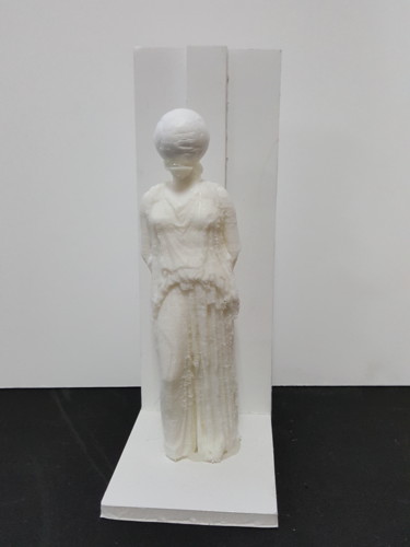 Sculpture titled "femme et balles" by Cesar Aguilar (Raçe), Original Artwork, Resin