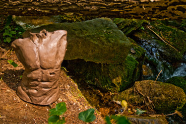 Sculpture intitulée "nude in forest s I" par Cesar Aguilar (Raçe), Œuvre d'art originale, Céramique