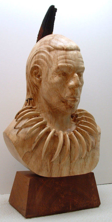 Skulptur mit dem Titel "Crow's Heart w Bear…" von David Tremaine, Original-Kunstwerk, Holz