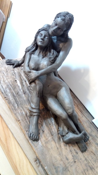 Sculpture intitulée "Les amoureux de Col…" par Antoinette Crozet, Œuvre d'art originale, Argile