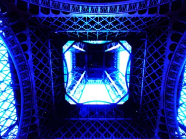 Photographie intitulée "Eiffel Blue" par Troy Wilson-Ripsom, Œuvre d'art originale, Photographie numérique