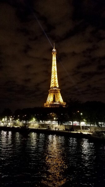 Fotografie mit dem Titel "Eiffel Tower at Nig…" von Troy Wilson-Ripsom, Original-Kunstwerk, Digitale Fotografie