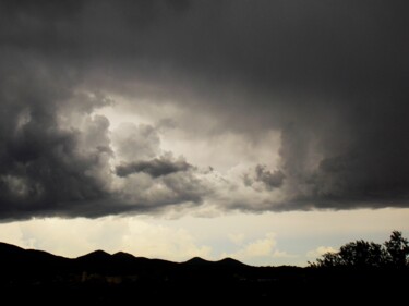 Photographie intitulée "Angry Desert Sky" par Troy Wilson-Ripsom, Œuvre d'art originale, Photographie numérique