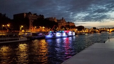 Photographie intitulée "Seine Cruise 15" par Troy Wilson-Ripsom, Œuvre d'art originale, Photographie numérique