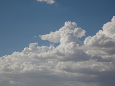 Fotografia zatytułowany „The Cloud King Rises” autorstwa Troy Wilson-Ripsom, Oryginalna praca, Fotografia cyfrowa