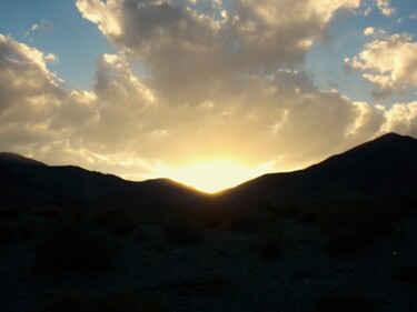 Fotografía titulada "Desert Sunset Silho…" por Troy Wilson-Ripsom, Obra de arte original, Fotografía digital
