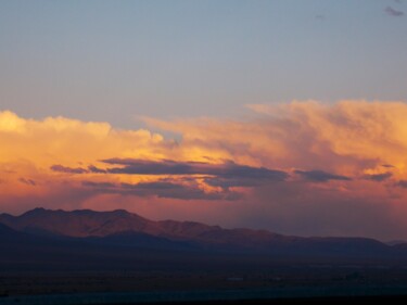 Fotografía titulada "Dramatic Nevada Sky" por Troy Wilson-Ripsom, Obra de arte original, Fotografía digital