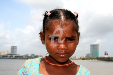 Fotografia intitolato "La bambina di Mumbai" da Gian Piero Trucco, Opera d'arte originale