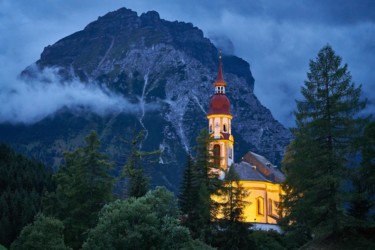 Fotografie mit dem Titel "Kirche in Obernberg" von Ulli Heupel, Original-Kunstwerk, Digitale Fotografie