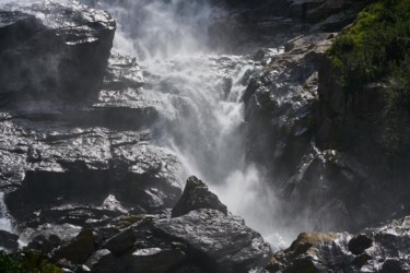 Fotografie mit dem Titel "Warna Waterfall" von Ulli Heupel, Original-Kunstwerk