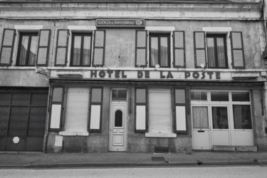 Photographie intitulée "Hotel de la Poste" par Ulli Heupel, Œuvre d'art originale, Photographie numérique