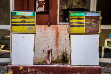 Fotografie mit dem Titel "Gas Station" von Ulli Heupel, Original-Kunstwerk