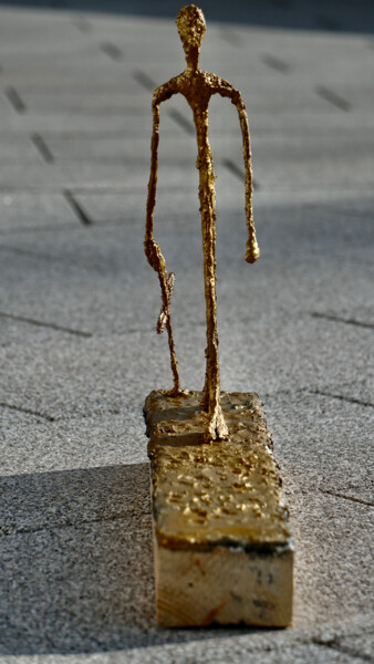 Skulptur mit dem Titel "Retired - the warri…" von Ulrich Ernst Nievergelt, Original-Kunstwerk, Gips
