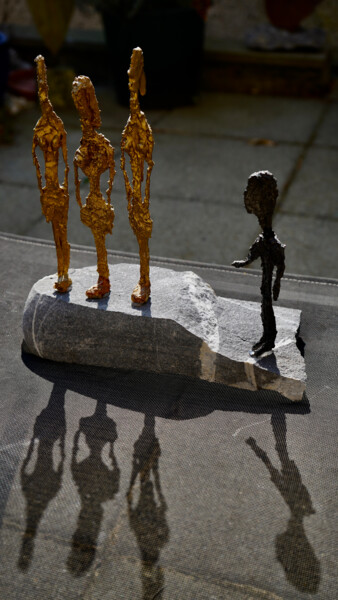 Skulptur mit dem Titel "Alone / Seul / Alle…" von Ulrich Ernst Nievergelt, Original-Kunstwerk, Aluminium
