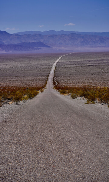 Fotografia intitolato "Road View in Death…" da Ulrich Ernst Nievergelt, Opera d'arte originale, Fotografia digitale