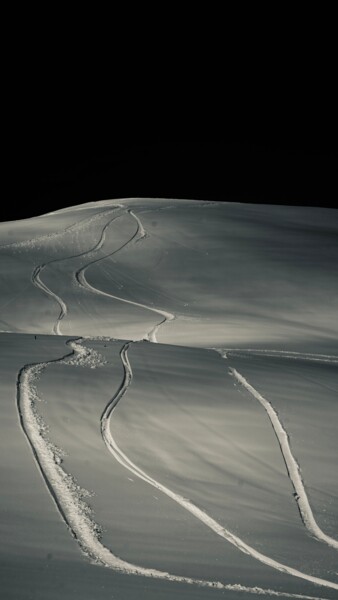 Fotografia zatytułowany „Lines in the snow” autorstwa Ulrich Ernst Nievergelt, Oryginalna praca, Fotografia cyfrowa