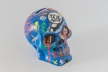 Scultura intitolato "Skull Money Blue.jpg" da Zive, Opera d'arte originale, Acrilico