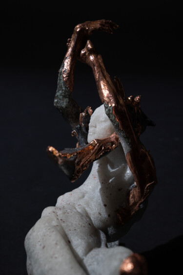 Скульптура под названием "Burden" - Юрій Гуцуляк (Yura Ghutzuliak), Подлинное произведение искусства, Камень