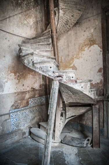 Fotografia intitulada "Spiral Staircase-3" por Uwe Bauch, Obras de arte originais, Fotografia digital