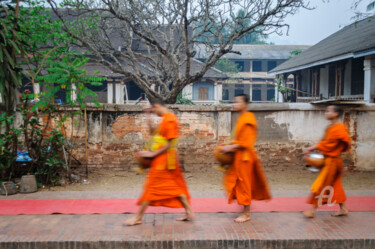 Photographie intitulée "Three Monks" par Uwe Bauch, Œuvre d'art originale, Photographie numérique