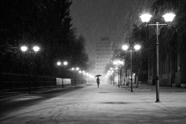 Fotografie getiteld "Snow, girl, lantern…" door Vadim Fedotov, Origineel Kunstwerk, Digitale fotografie