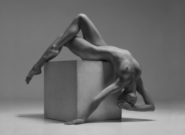 Фотография под названием "Cube Nude II" - Vadim Stein, Подлинное произведение искусства, Не манипулируемая фотография