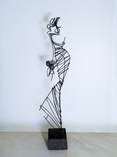 Sculpture titled "Girl with a bouquet." by Vadim Studenov, Original Artwork, Metals