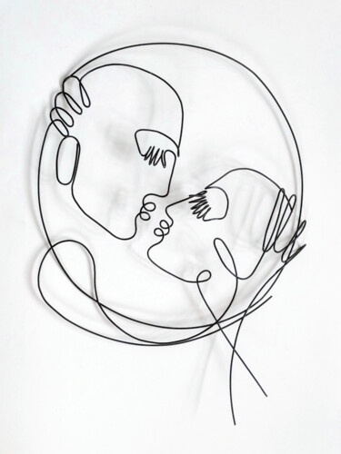 Skulptur mit dem Titel "Love. Kiss. Embrace…" von Vadim Studenov, Original-Kunstwerk, Metalle