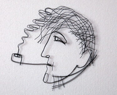 Scultura intitolato "Smoking  man. Sherl…" da Vadim Studenov, Opera d'arte originale, Metalli