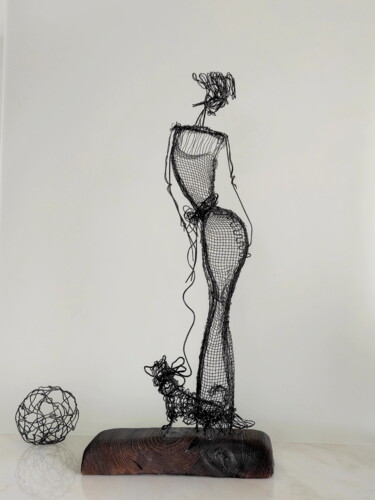 Scultura intitolato "Lady on a walk with…" da Vadim Studenov, Opera d'arte originale, Metalli